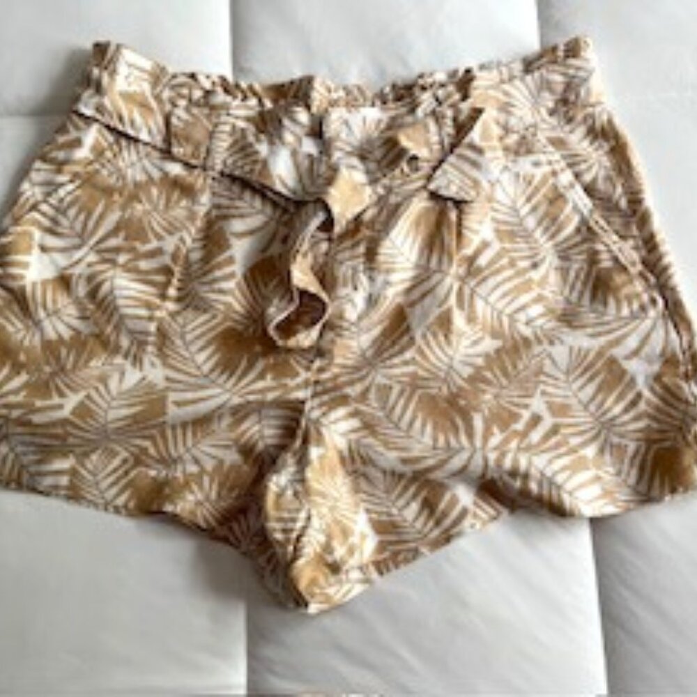 Loft: Paperbag Shorts in Tropical Print. Tan and white. Size M.